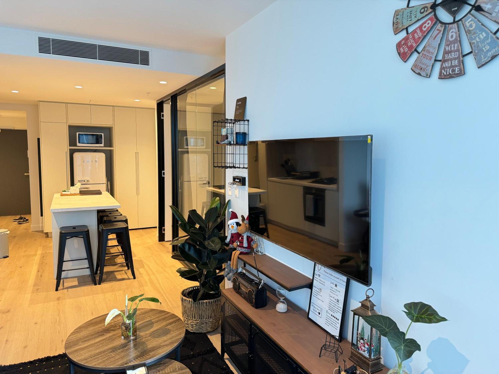 New Retro Style 2Bedrooms Max For 6 In Heart Of Cbd Plus Free Parking Melbourne Bagian luar foto