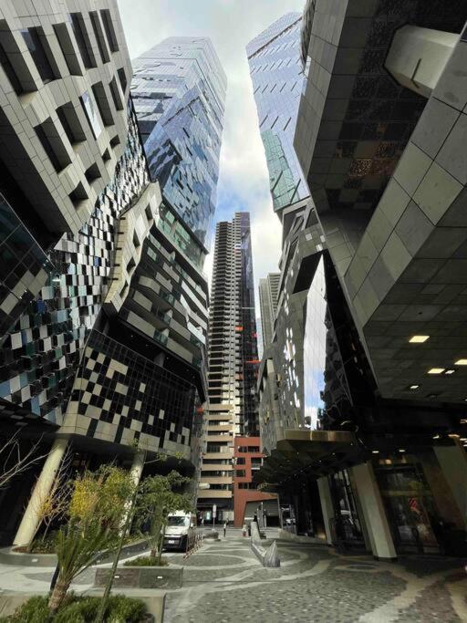 New Retro Style 2Bedrooms Max For 6 In Heart Of Cbd Plus Free Parking Melbourne Bagian luar foto